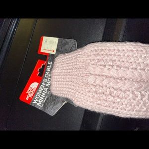 Womens cable minnamitt gloves from north face!!